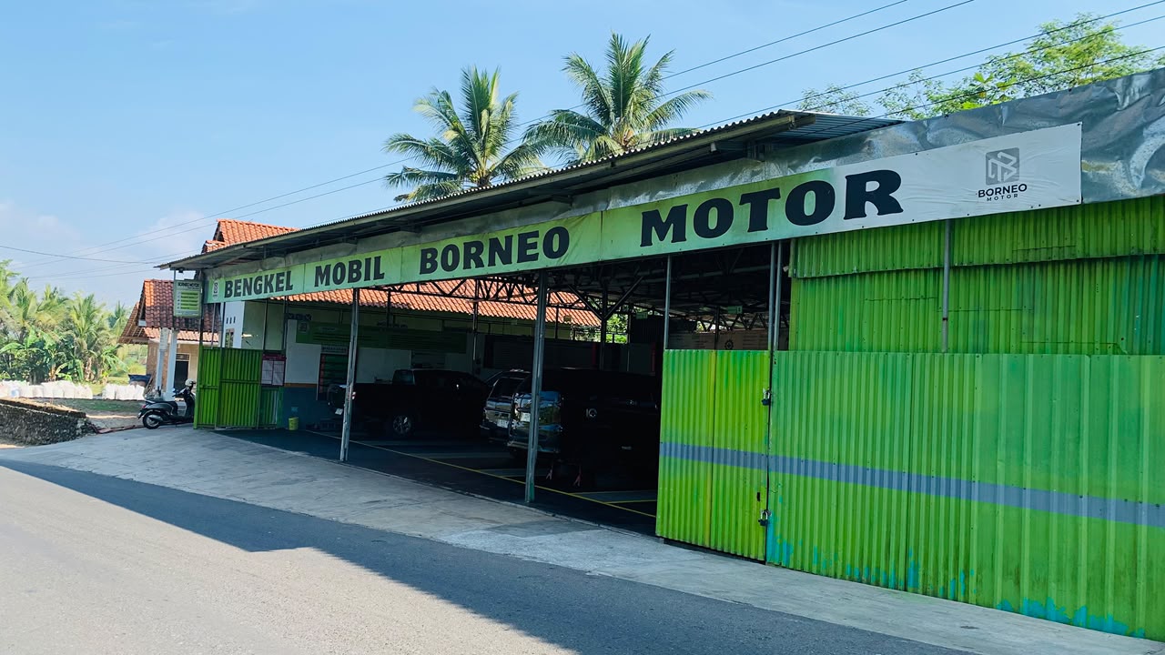 Tampak depan Bengkel Borneo Motor